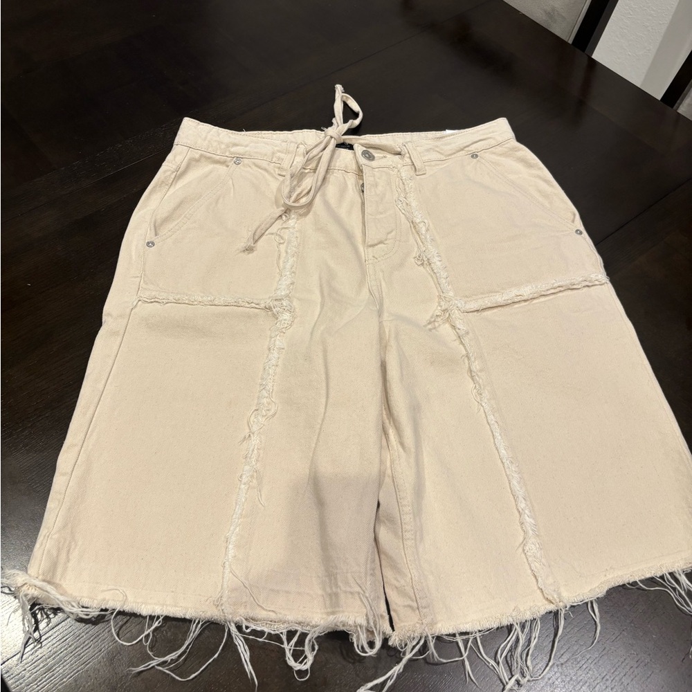 Regular Fit Panelled Back Pocket Embroidered Jorts
